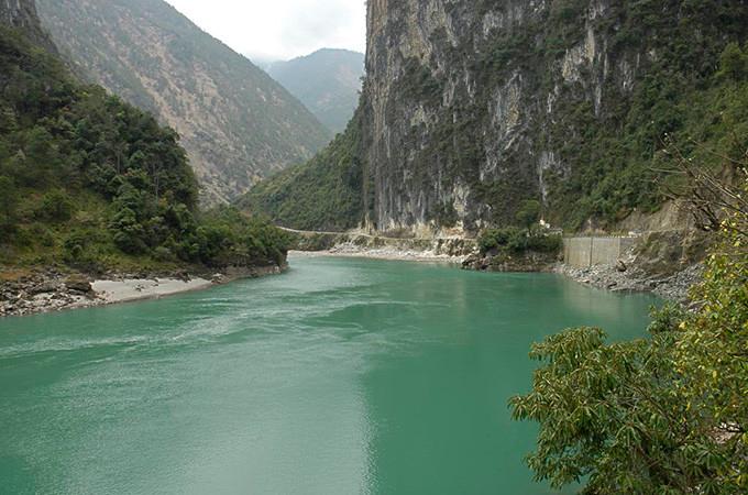 @各位旅客 雨雪冰冻来袭，部分列车运行方案将动态调整
